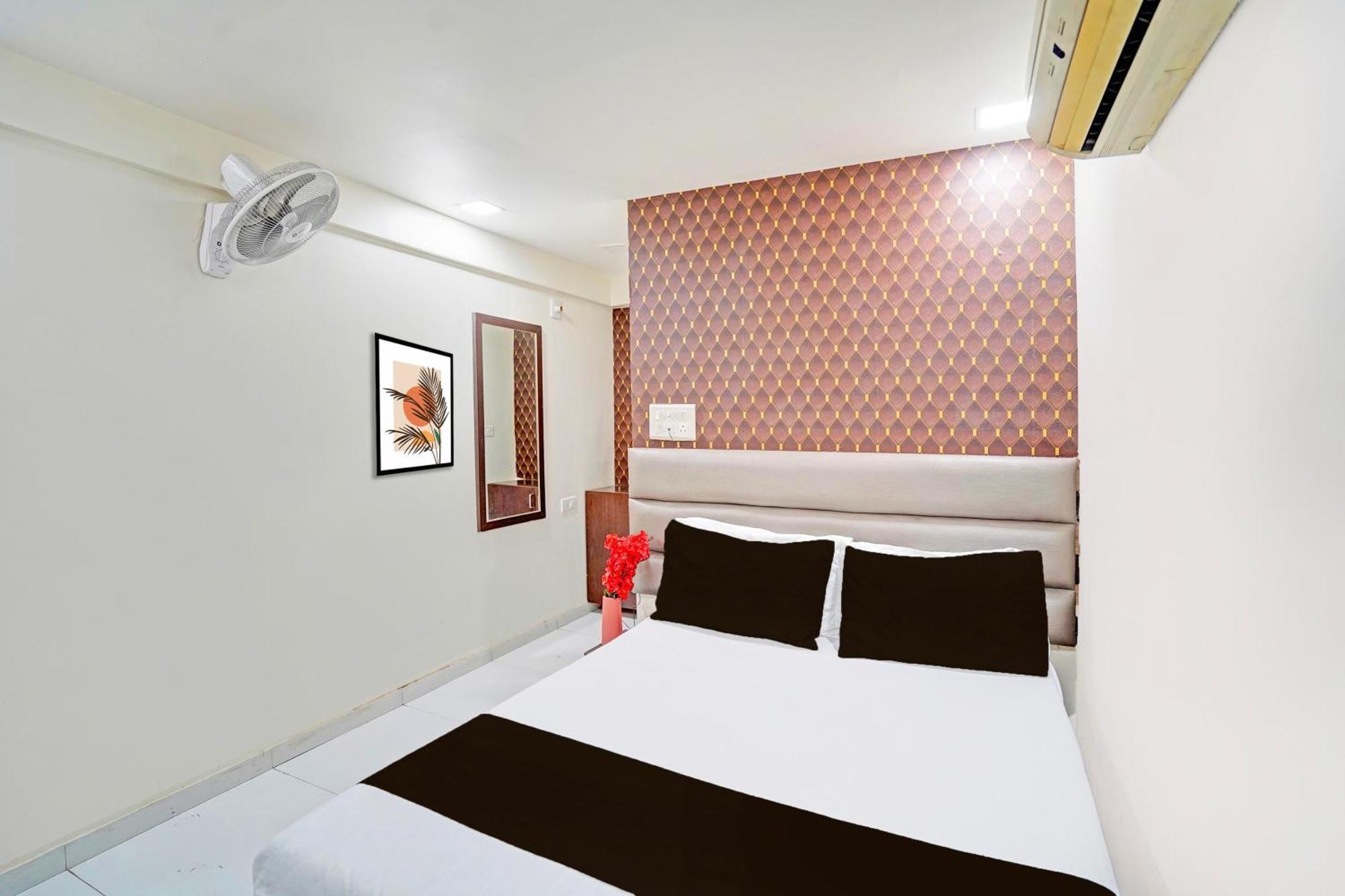 Hotel O S. G. Highway Formerly I Land Park 아흐메다바드 외부 사진