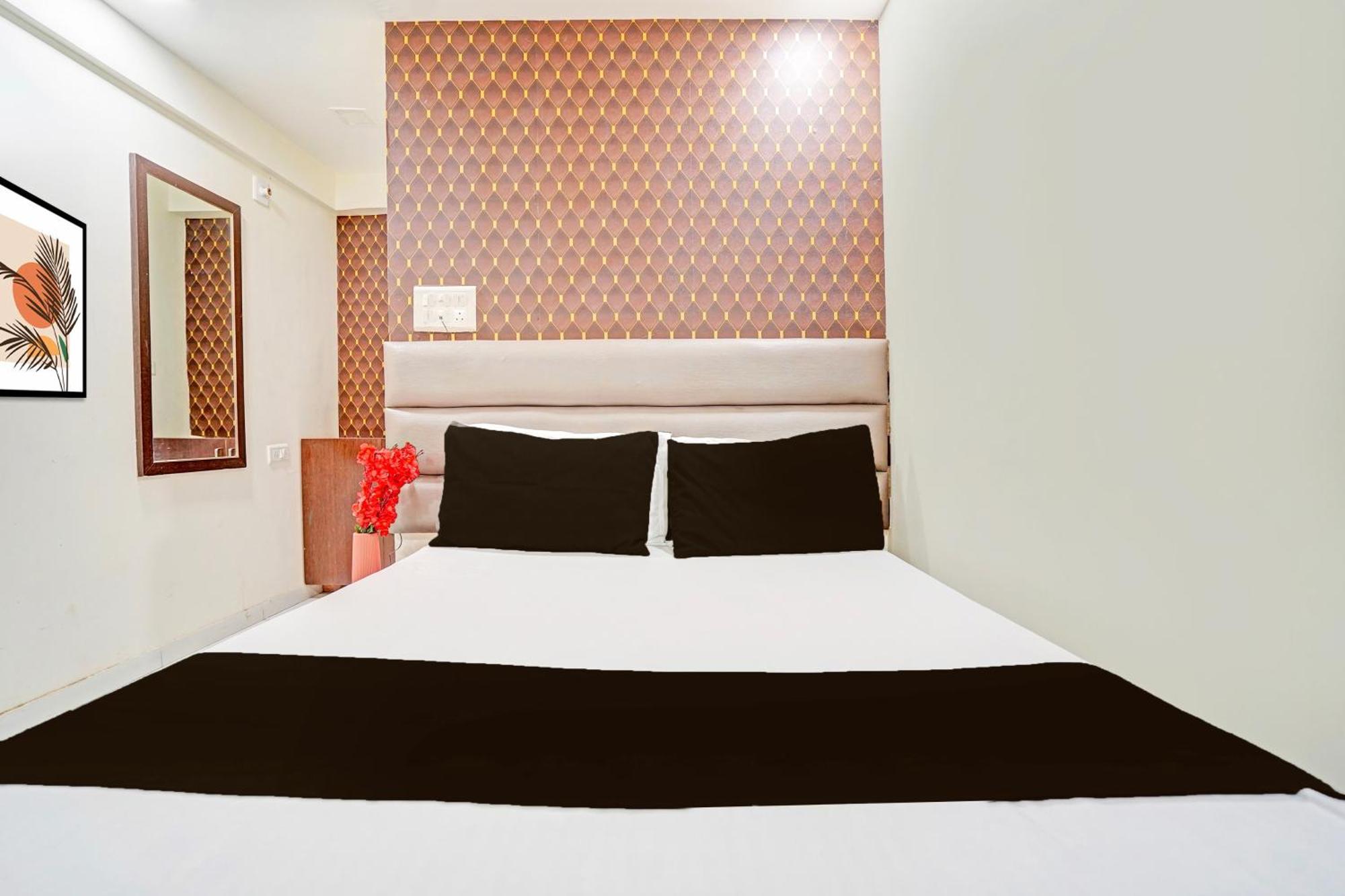 Hotel O S. G. Highway Formerly I Land Park 아흐메다바드 외부 사진