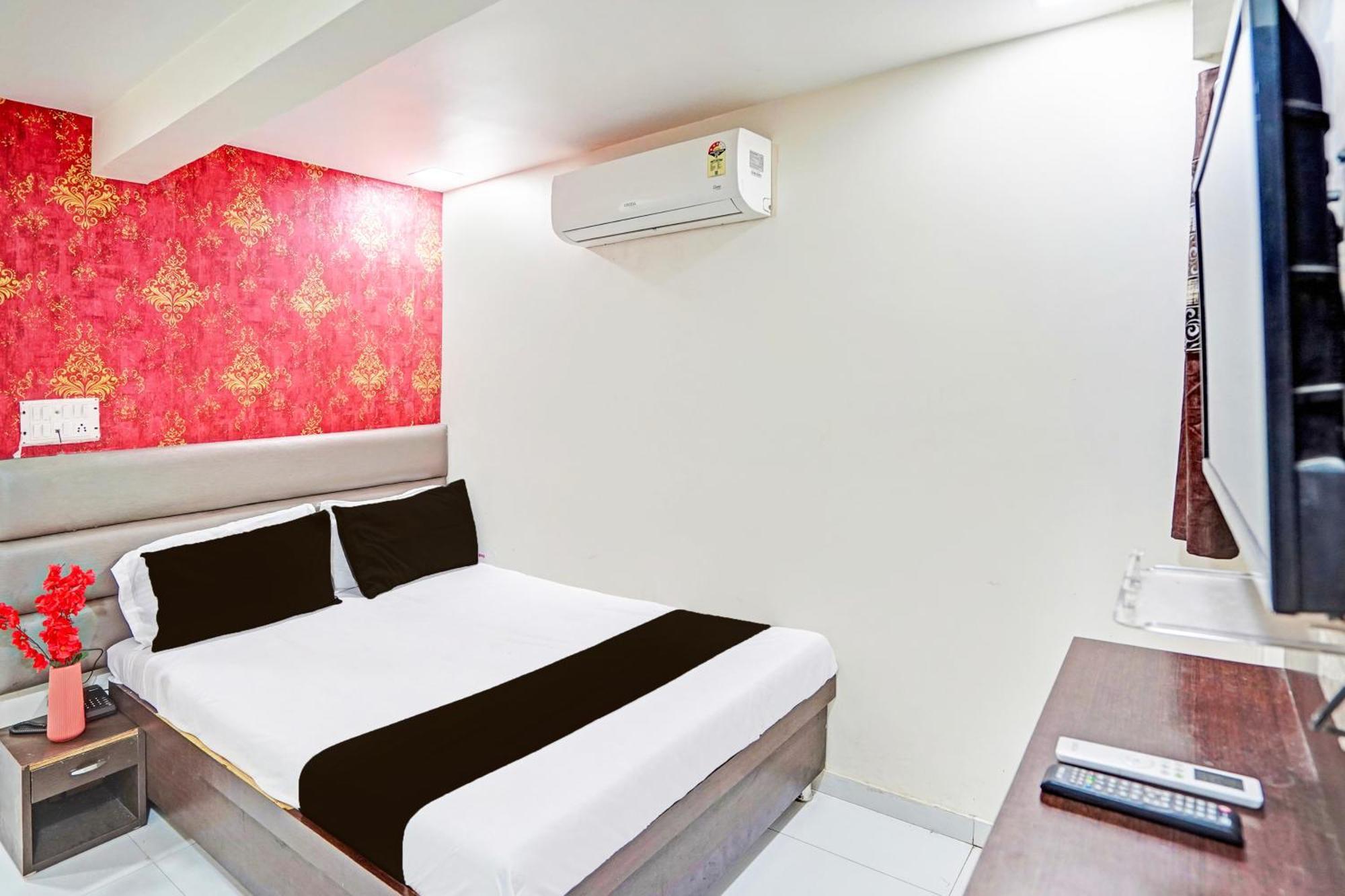 Hotel O S. G. Highway Formerly I Land Park 아흐메다바드 외부 사진