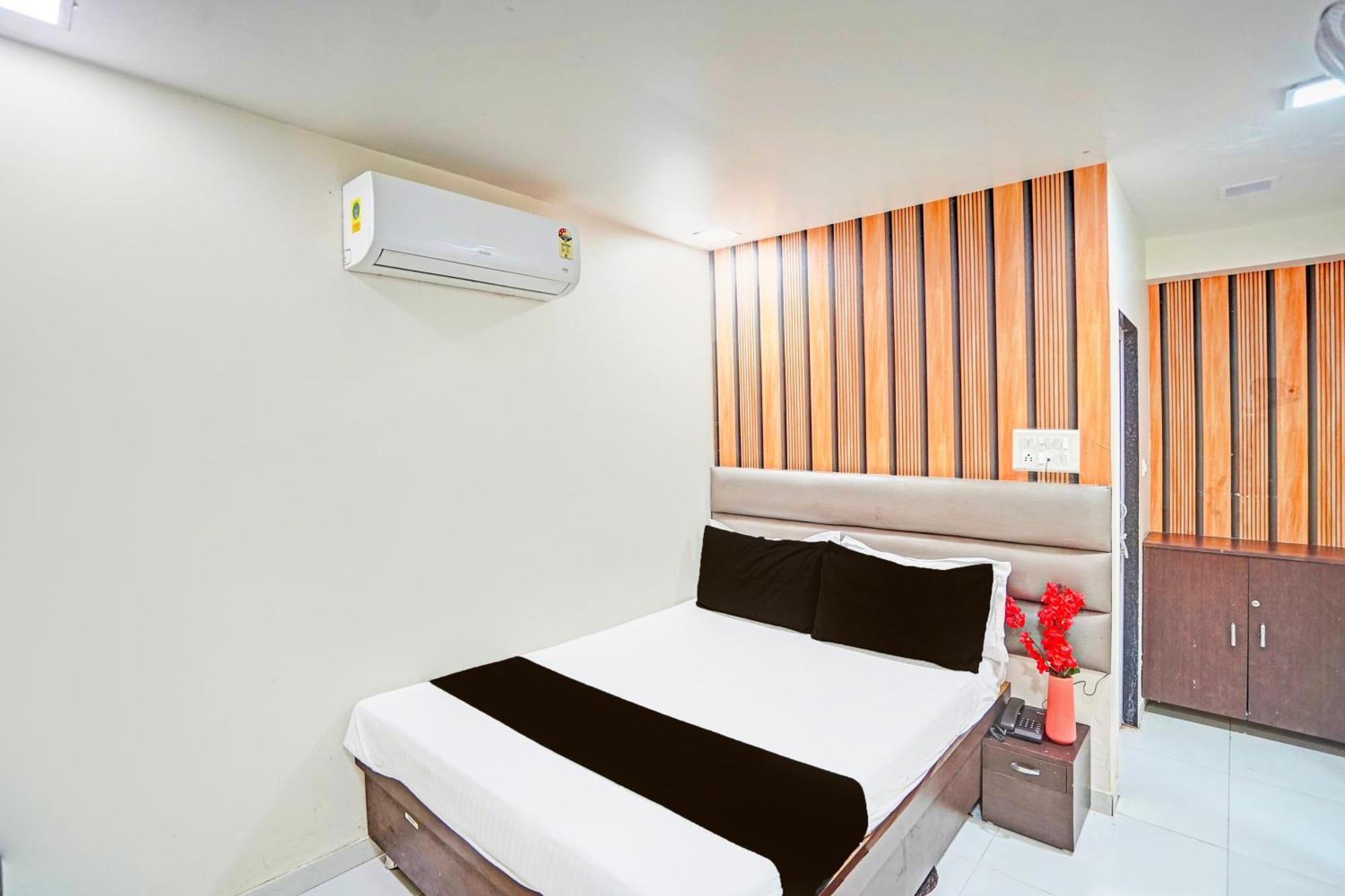 Hotel O S. G. Highway Formerly I Land Park 아흐메다바드 외부 사진