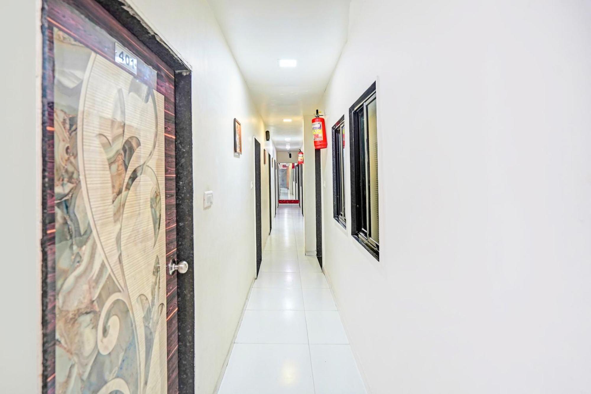 Hotel O S. G. Highway Formerly I Land Park 아흐메다바드 외부 사진